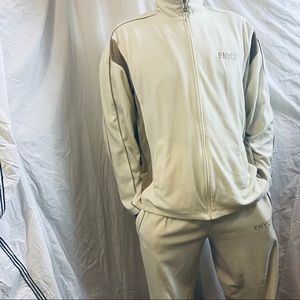 Men’s  Enyce Velour suit. Size XL